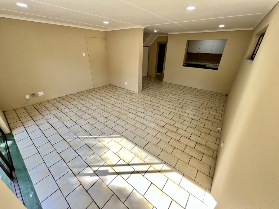 To Let 2 Bedroom Property for Rent in Bonza Bay Eastern Cape